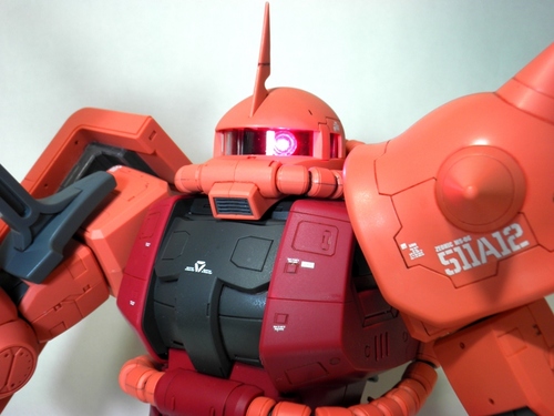 シャアザク発光.JPG